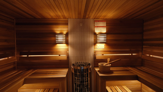 Infrared vs Dry Sauna: What Health Research Suggests (Quick Beginner’s Guide)