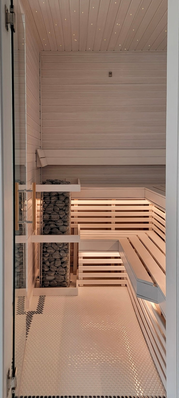 Nautical design sauna with well-proportioned bench layout